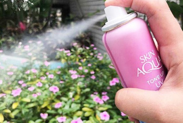Xịt chống nắng Skin Aqua Tone Up UV Spray của Nhật 70g 1