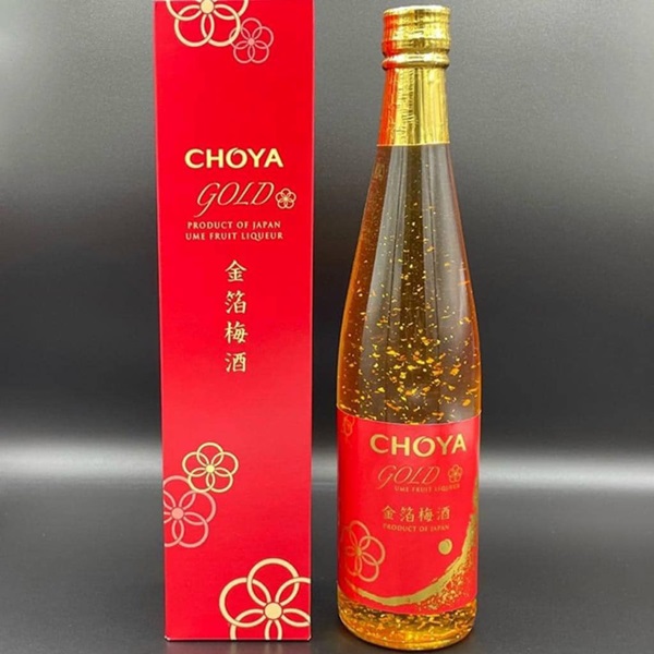 Rượu mơ vảy vàng Choya Gold hộp đỏ chai 500ml Nhật Bản 12